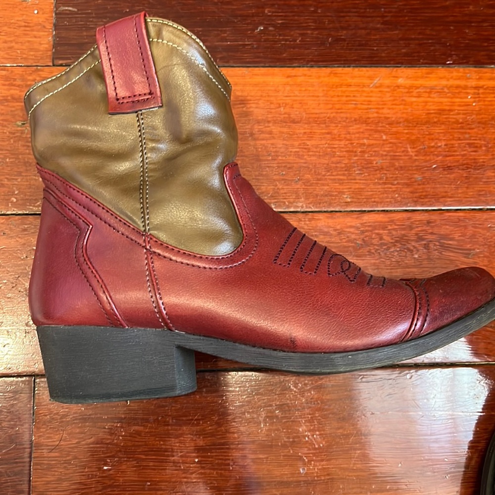 Women’s ankle cowboy boots